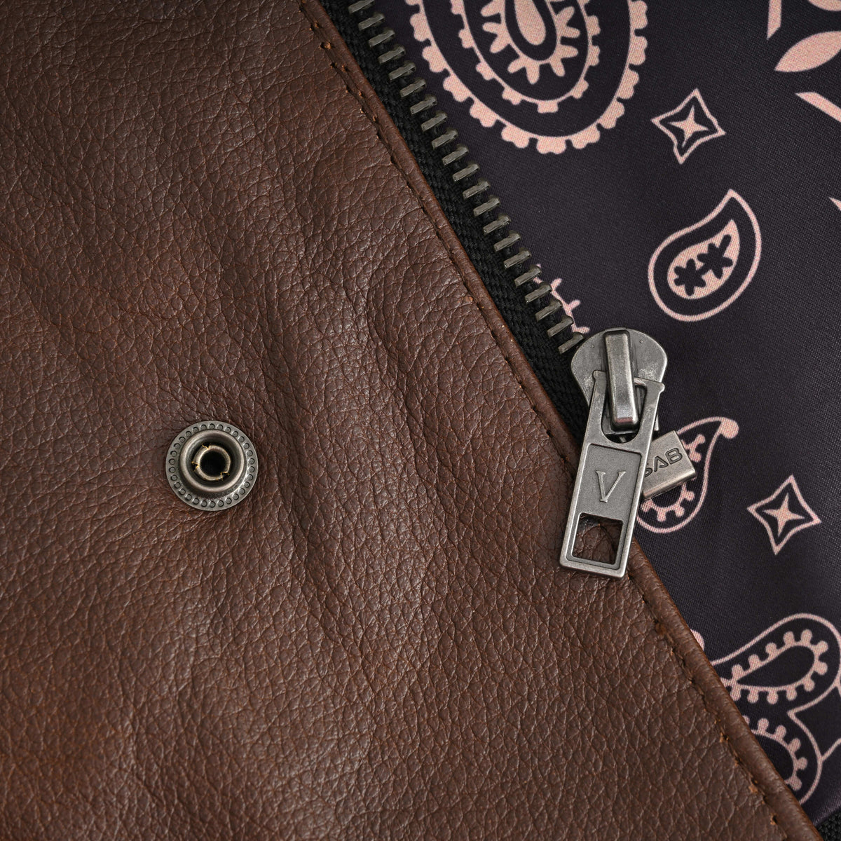 Vance VL914BrP Men's Two-Tone Brown & Black Leather Motorcycle Riding Club Vest with Paisley Liner & CCW Pockets - detail pic 5